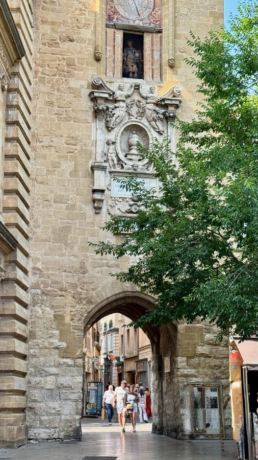 La tour de l'horloge d'Aix-en-Provence et son passage
