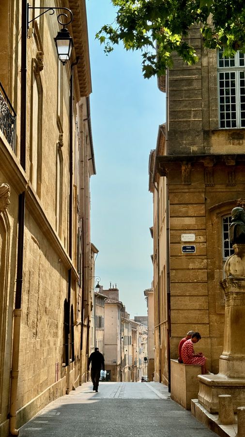 Ruelle du vieil Aix, place de l'Université